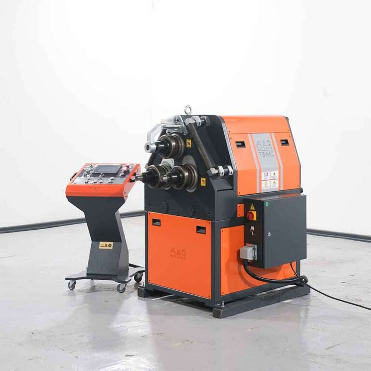 Máquina Roladora de Perfiles modelo PBM 60 HYDRAULIC + HYDRAULIC GUIDE ROLLS + VARIABLE SPEED OF ROTATION Trifásica 220V/60Hz