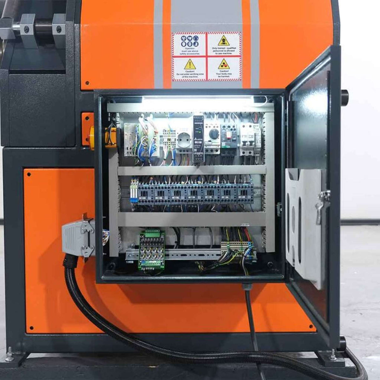 Máquina Roladora de Perfiles modelo PBM 60 HYDRAULIC + HYDRAULIC GUIDE ROLLS + VARIABLE SPEED OF ROTATION Trifásica 220V/60Hz