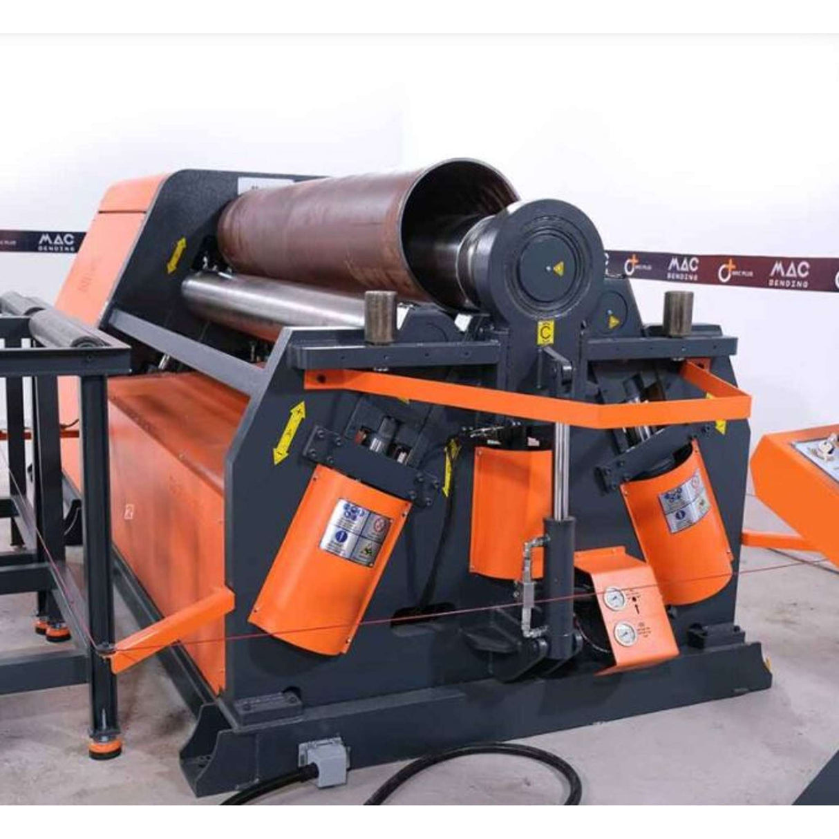 Máquina Roladora de Lamina modelo SBM 400x3100 4 Rolls Hydraulic + Center Support Trifásica 220V/60Hz MACBENDIG