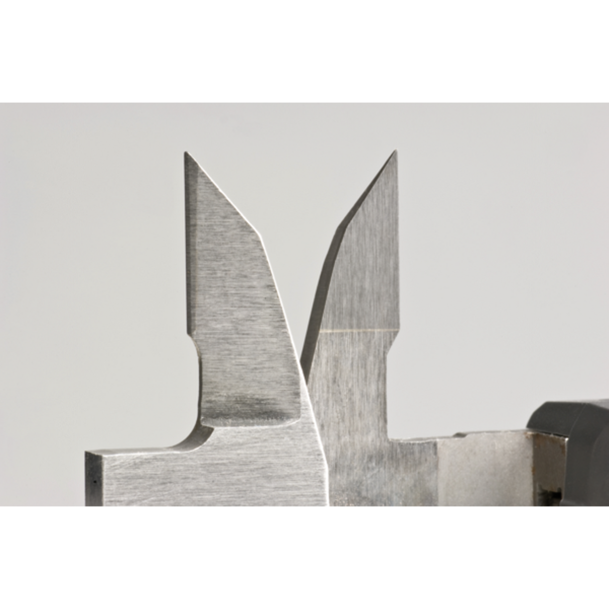 Calibrador digital ABS AOS, puntas de carburo. 0-200mm, Cuchilla, Rodillo para el pulgar, Salida de datos.