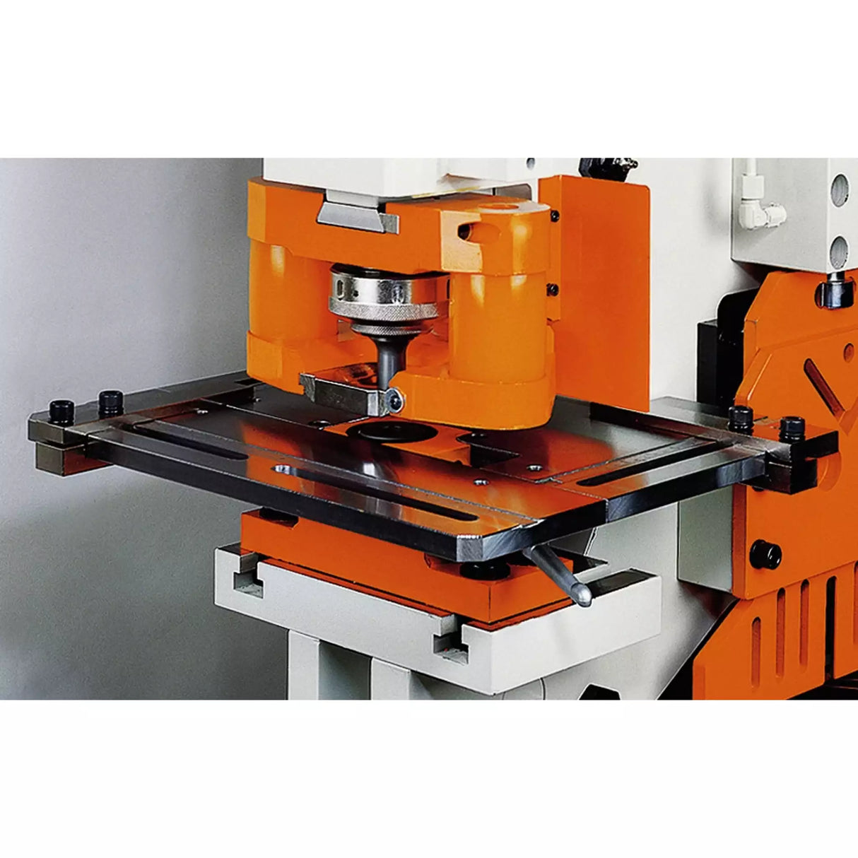 Máquina Metalera Hidraulica Marca Sunrise Serie K Modelo IW-60K Trifásica 220V/60Hz