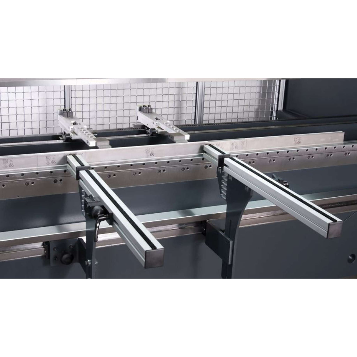 Máquina dobladora electrica de 100 Toneladas con accesorios estandar a 220v/60Hz Safan