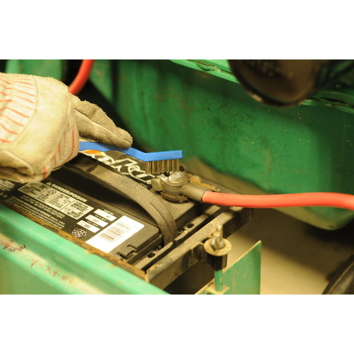 7-1/2" x 1/2" Cepillo Manual de Alambre Pequeno, Mango de Plástico